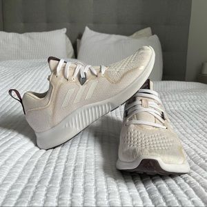 Used Women’s Adidas Edgebounce size 7